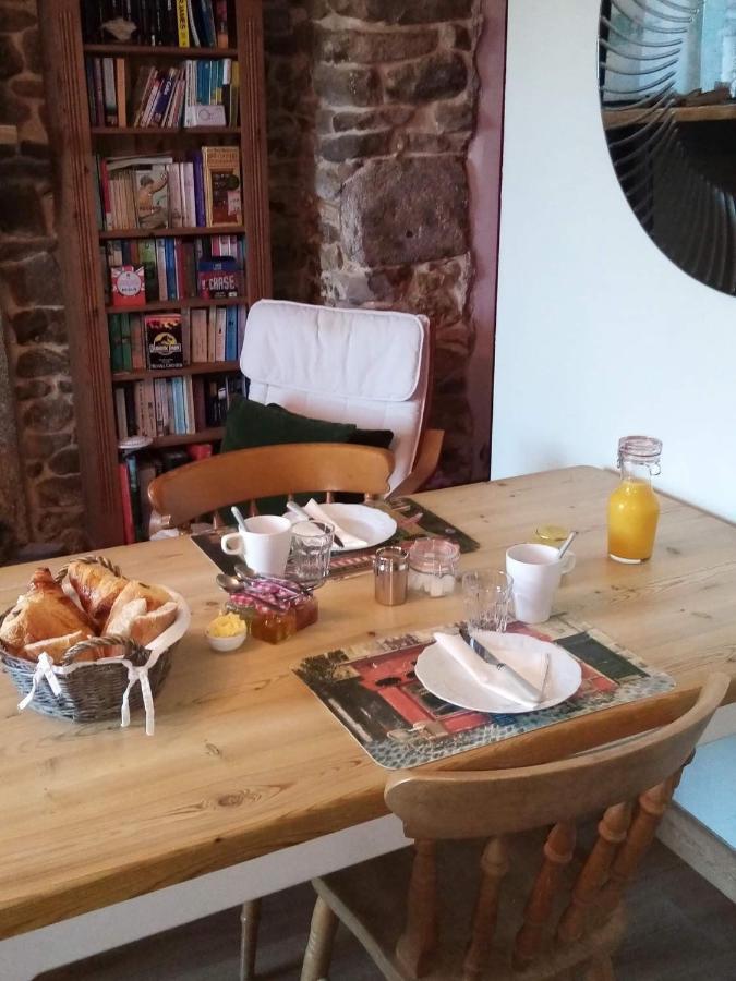 38 Friaudour Bed and Breakfast Saint-Pardoux-lʼOrtigier Εξωτερικό φωτογραφία