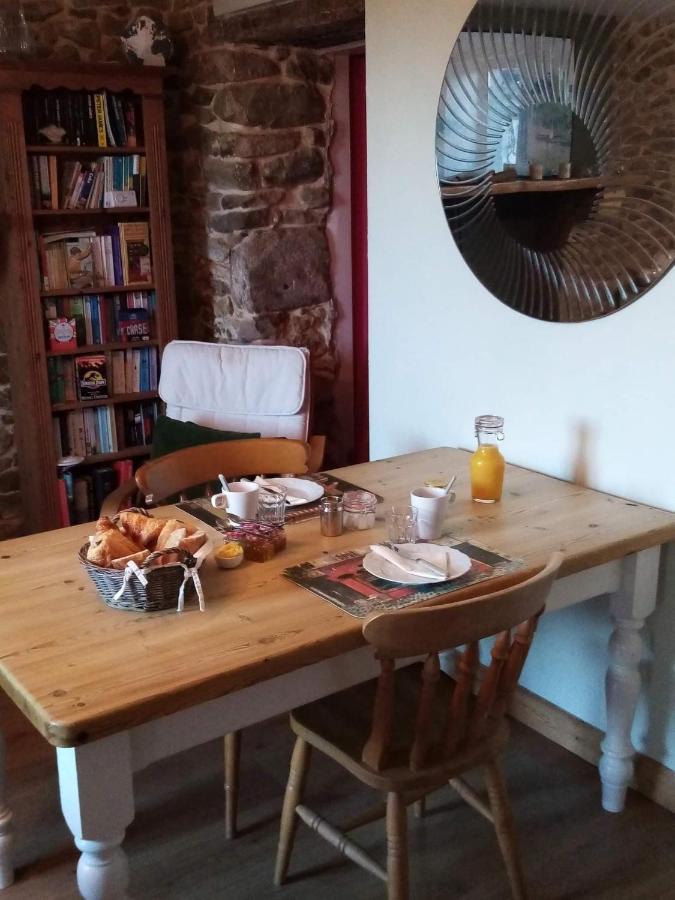 38 Friaudour Bed and Breakfast Saint-Pardoux-lʼOrtigier Εξωτερικό φωτογραφία