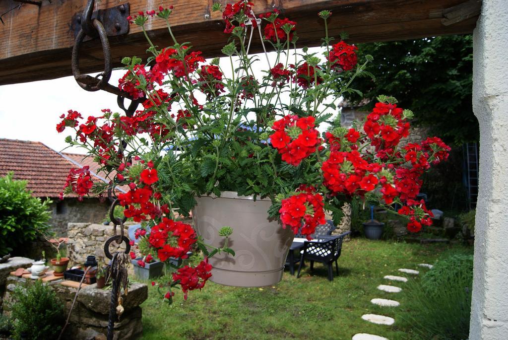 38 Friaudour Bed and Breakfast Saint-Pardoux-lʼOrtigier Δωμάτιο φωτογραφία